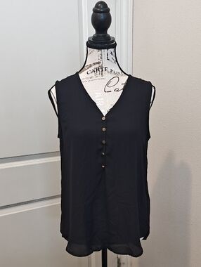 Maurices Black Sleeveless V-Neck Button Front Blouse